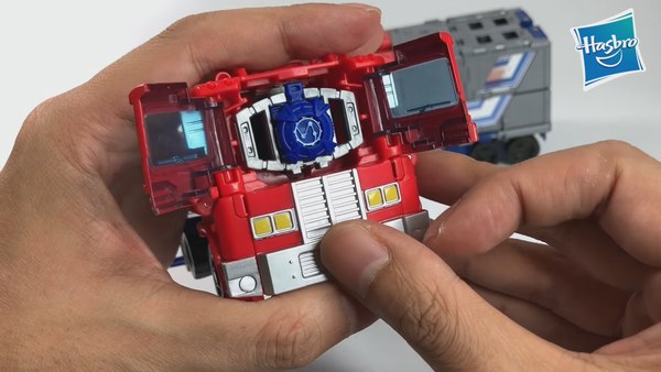 Power Of The Primes Leader Class Optimus Video Gives Detailed In Hand Look With Screencaps 19 (19 of 49)